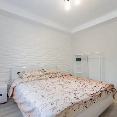 Artal Apartment On Obolonsky Avenue 16 Kyiv Exterior photo